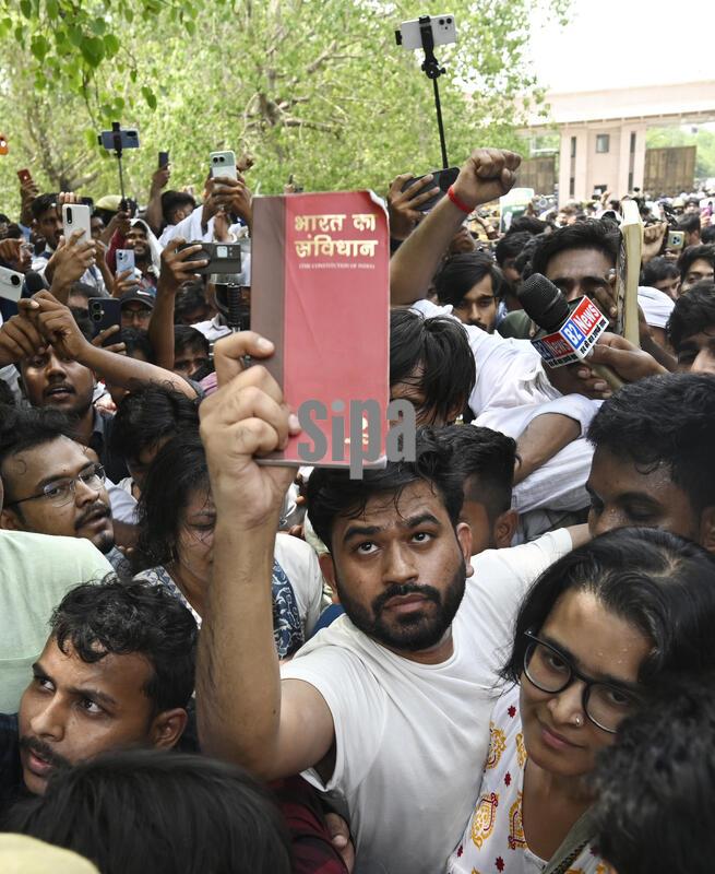 India: CJP Founder Abhijeet Dipke Joins Student And Job Aspirants Protest At Eco Garden In Lucknow Over Irregularities In Exams