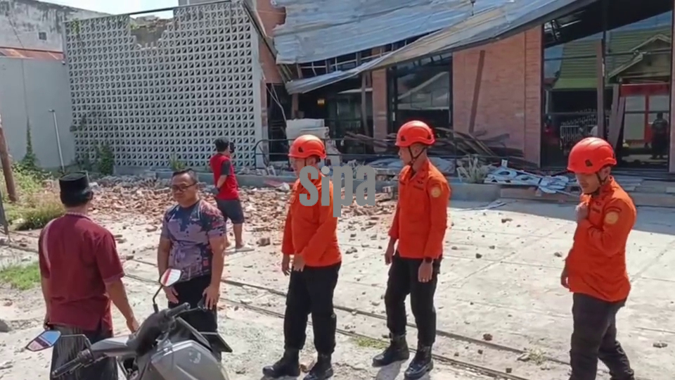 Indonesia: 6.7-magnitude earthquake hits Indonesia's Central Sulawesi