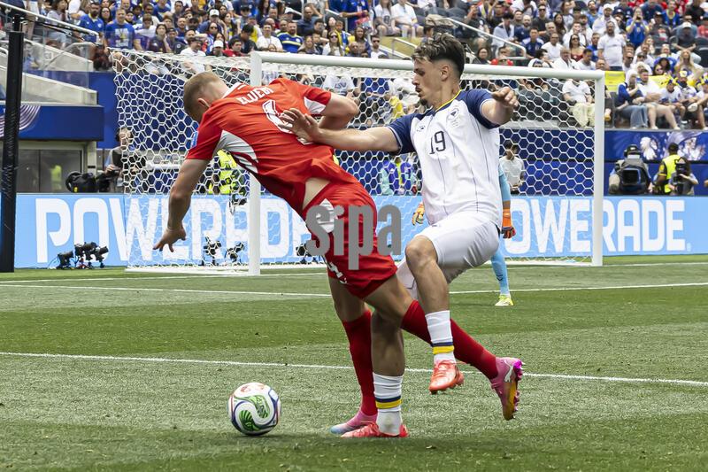 Bosnia and Herzegovina Forward Kerim Alajbegovic (19) battles for the ball against Switzerland Midfielder Denis Zakaria (6) during the Switzerland vs. Bosnia and Herzegovina First Stage - Group B match of the 2026 FIFA World Cup at SoFi Stadium in Inglewood, CA on June 18, 2026. (Photo by Corine Solberg/Sipa USA)