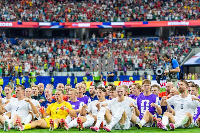 Norway celebrates in front of the Norway fans during the FIFA World Cup Round of 32 Match featuring Côte d'Ivoire vs Norway at Dallas Stadium on June 30, 2026 in Arlington, Texas. (Photo by Cody Grubbs/Sipa USA) 