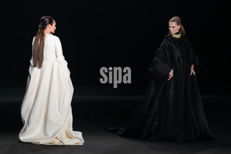 A model walks the runway during the Stephane Rolland Haute Couture Fall/Winter 2026/2027 show as part of Paris Fashion Week in Paris, France on July 07, 2026. Photo by Laurent Zabulon/Abaca/Sipa USA
