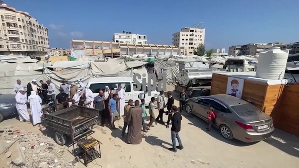 Palestine: First wooden school in war-torn Gaza brings children back to learning