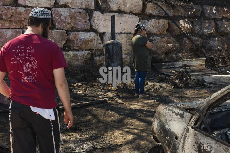 Major wildfire destroys homes near Havat Gilad in the West Bank