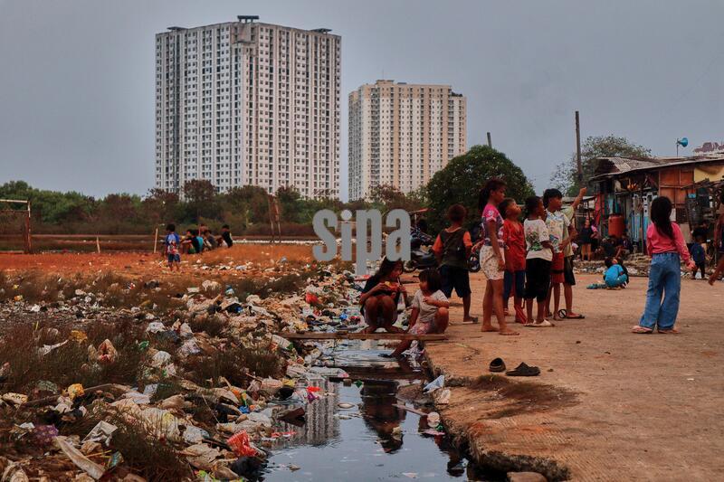Children play in Jakarta's Muara Baru neighborhood