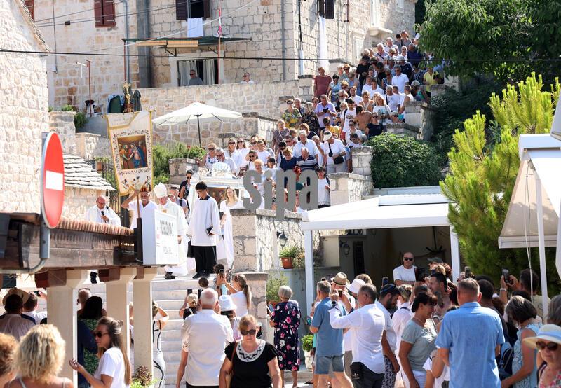 Traditional return of Gospa od Kapelice to shrine in Rogoznica