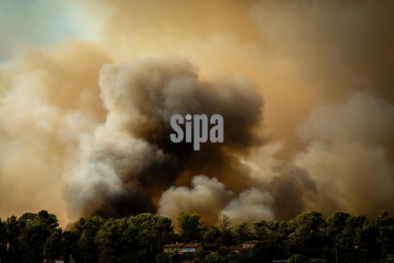 France, Camps-la-Source, July 29, 2026 Several wildfires are affecting the southern part of Brignoles and threatening the village of Camps-la-Source, while the neighborhoods of Pelicon and Tombarel are subject to an evacuation order issued by the Var Prefecture to the Brignoles Exhibition Hall in Camps-la-Source, France, on July 29, 2026. Photo by Laurent Coust/Abaca/Sipa USA