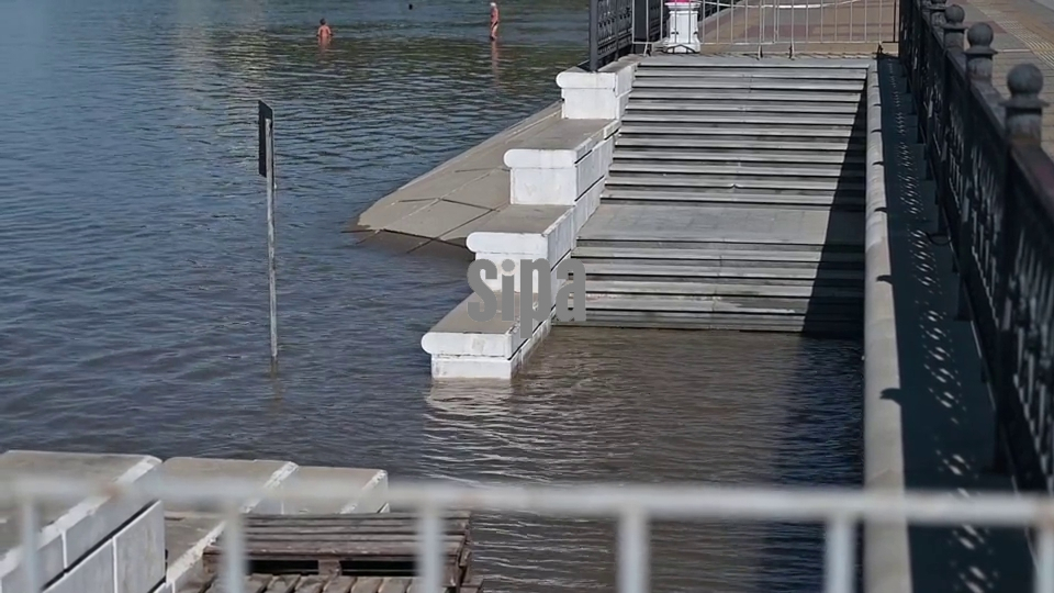 Russia: Amur River water level rise in Khabarovsk, Russia