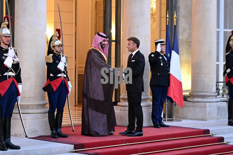 France: Emmanuel Macron welcomes Prince Mohammed bin Salman.