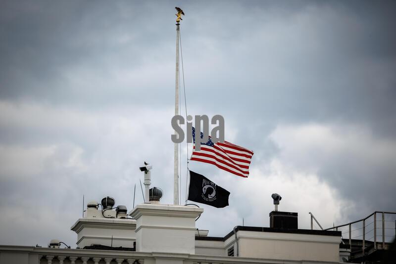 DC: Flag Lowered to Half Staff at White House to Honor Dolly Parton