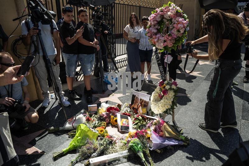 Flowers and well wishes are left at Dolly Parton’s star on the Hollywood Walk of Fame in Los Angeles. Parton died earlier Tuesday at age 80.
8/25/2026 Hollywood, CA., USA
(Photo by Ted Soqui/SIPA USA)
