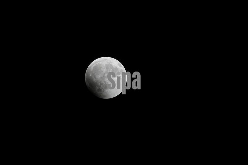 MO: Lunar Eclipse