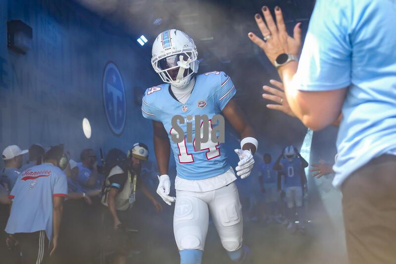 Tennessee Titans wide receiver Carnell Tate (14) takes the field before the game between the Tennessee Titans and New York Jets at Nissan Stadium in Nashville, Tennessee on September 13, 2026. (Photo by Kindell Buchanan/Sipa USA)