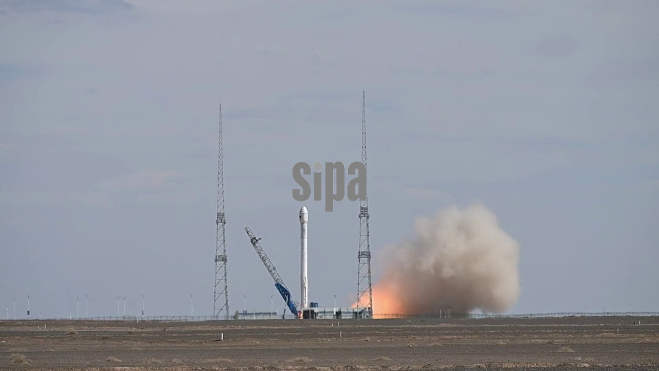 China: Zhuque-2E Rocket Launches 10 Satellites in Jiuquan