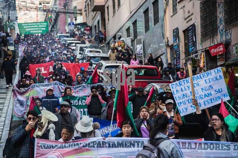 LA PAZ, BOLIVIA, SEPTEMBER 15, 2026: Urban teachers march through central La Paz during a protest over economic and education-related demands while a government-declared state of exception remains in effect. Demonstrators carried empty pots as a symbol of declining purchasing power and called for government action on education policies, wages and the rising cost of living. Photo by Andres Balcazar / JNA Press/Sipa USA.