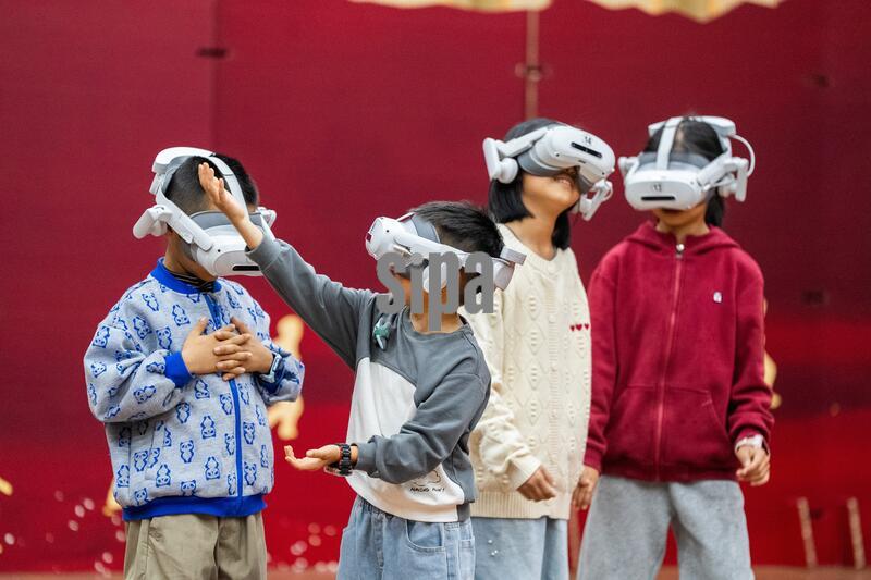 (261007) -- BEIJING, Oct. 7, 2026 (Xinhua) -- Children try on VR glasses at a science and technology museum in Bijie, southwest China's Guizhou Province, Oct. 6, 2026. Advanced technologies such as exoskeleton devices, AI-powered glasses and robots have enabled diverse and dazzling experiences at tourist destinations across China during the National Day holiday. (Photo by Luo Dafu/Xinhua) (Photo by Xinhua/Sipa USA)