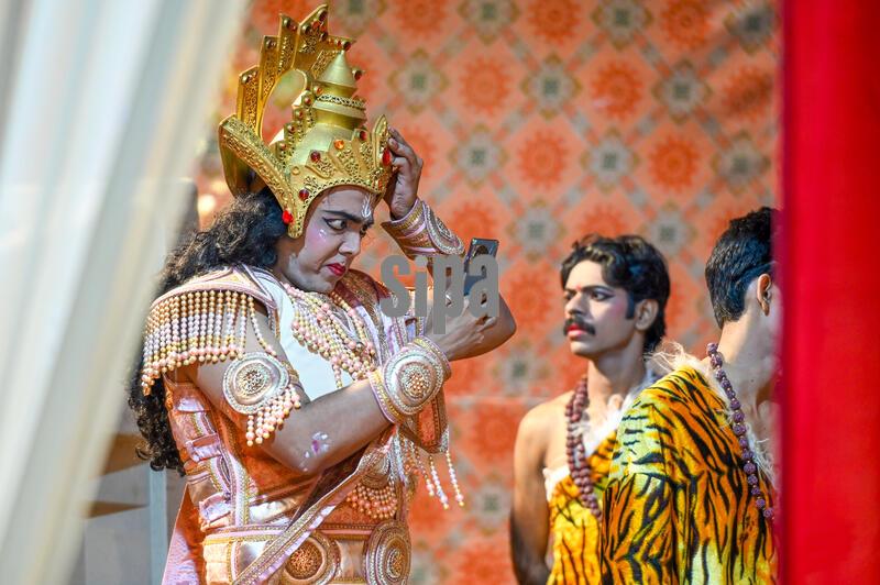 India: Ramlila Artists Prepare Backstage For Their Performance