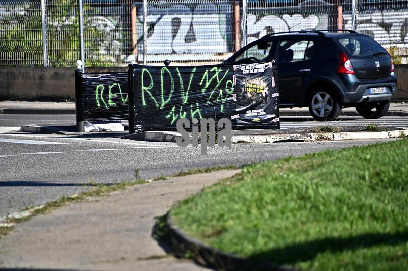 Yellow Vests message in Marseille, France - 15 Oct 2026
