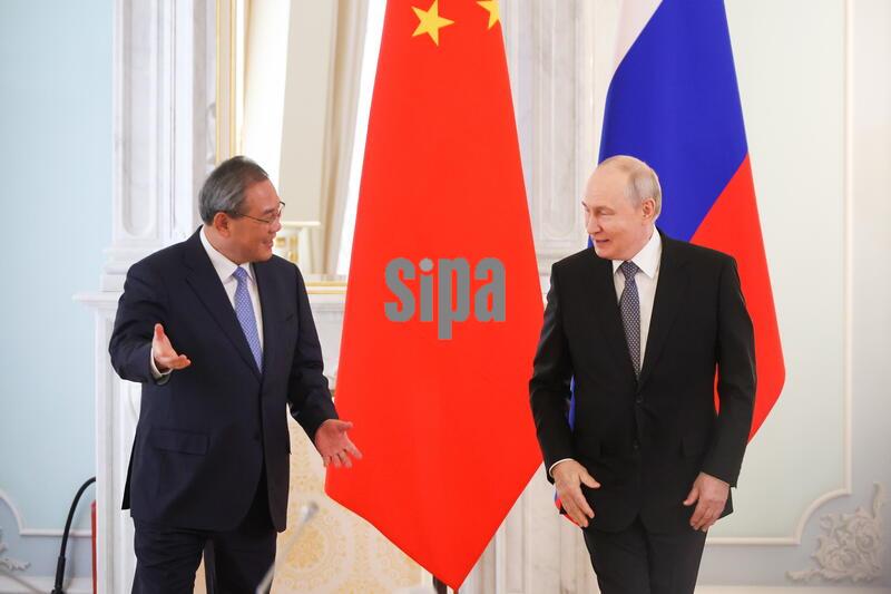 RUSSIA, ST PETERSBURG - OCTOBER 21, 2026: Russian President Vladimir Putin and Chineese Premier Li Qiang (R-L) are seen during a meeting. Alexander Demianchuk/TASS/Sipa USA