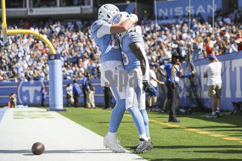 Tennessee Titans running back Tony Pollard (20) runs the ball in for a touchdown during the first quarter of the game against the Cleveland Browns at Nissan Stadium in Nashville, Tennessee on October 25, 2026. (Photo by Kindell Buchanan/Sipa USA)