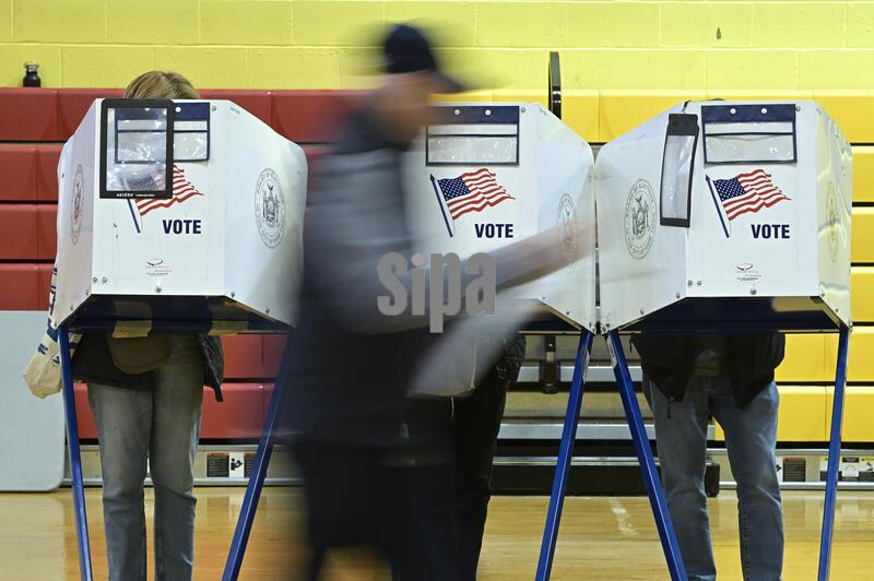 NY: Early Voting In New York City Ahead of November Midterm Elections