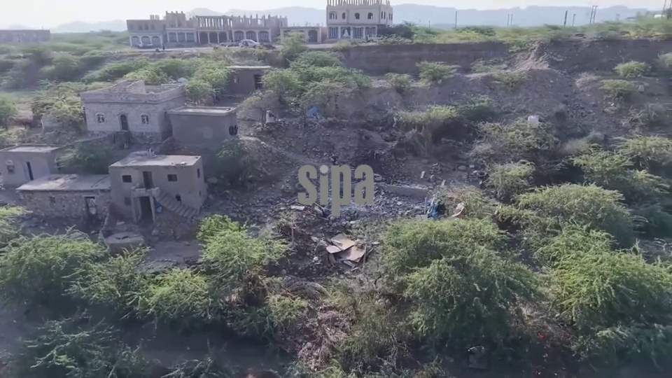 Yemen: Airstrikes Hit Residential Areas in Taiz