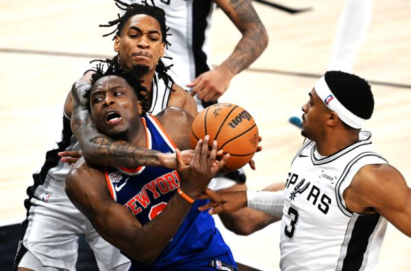 Og Anunoby of New York Knicks (L) competes during the final game 2 between New York Knicks and San Antonio Spurs at the 2025-2026 NBA basketball game in San Antonio, the United States, June 5, 2026.