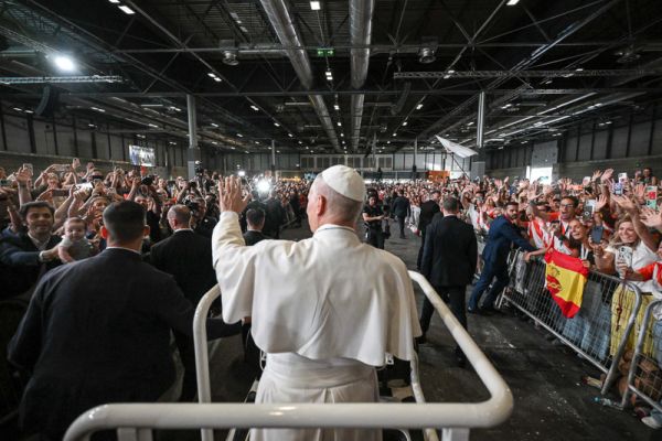 Pope Leo XIV meets with volunteers who helped prepare his Apostolic Journey to Spain,in Madrid on June 9, 2026 on the fourth day of his pastoral visit to Spain. Many people took time off work and others dedicated themselves full-time for several months to prepare for his arrival.